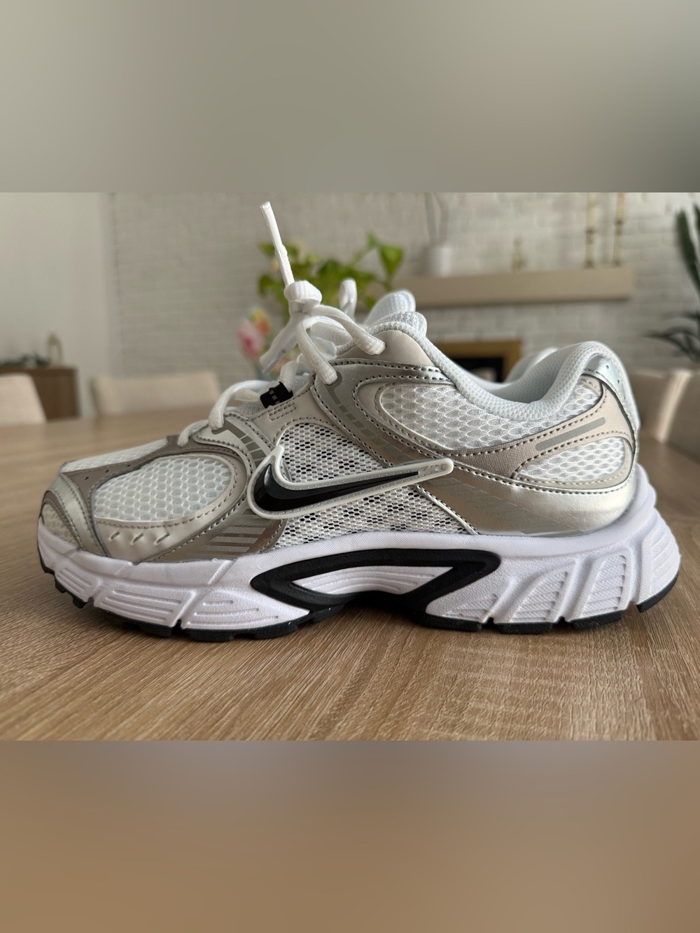 Nike women’s V5 RNR